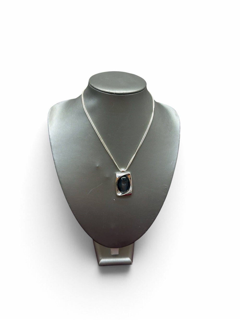 Vintage Kenneth Cole Double Strand Silver Tone Gray Cat's Eye Pendant Necklace